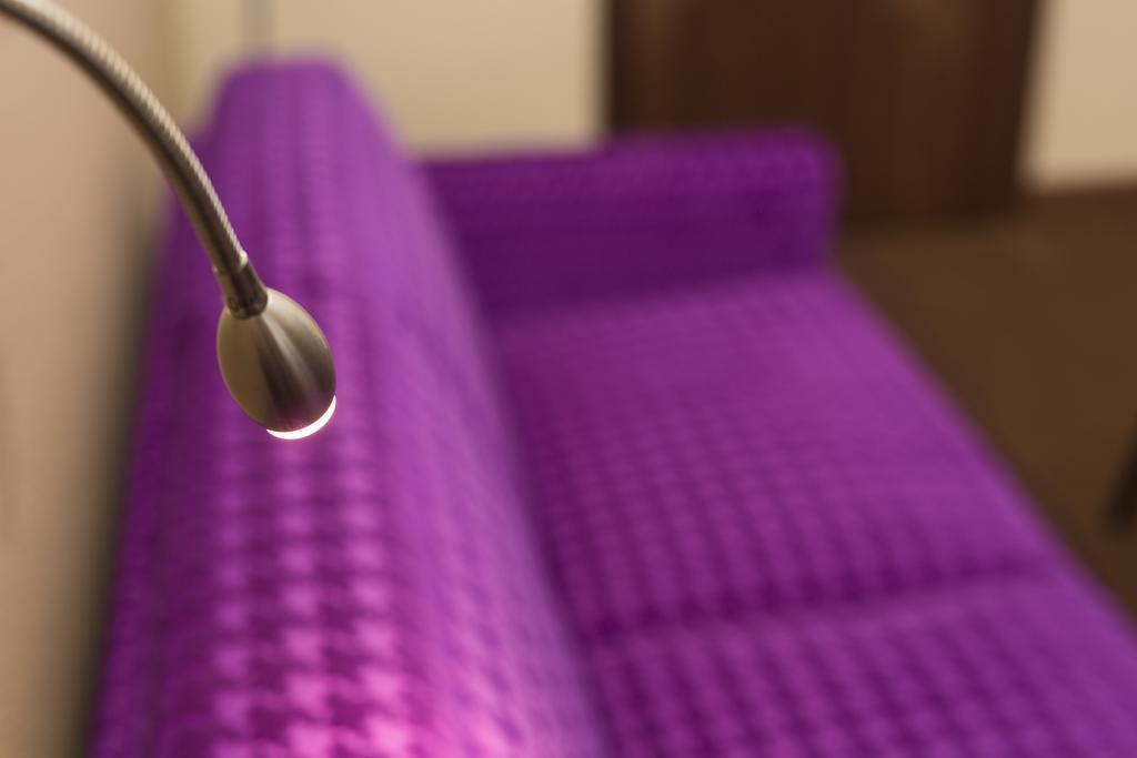 Merchants Crown Suites And Spa براغ المظهر الخارجي الصورة A lamp on a computer keyboard