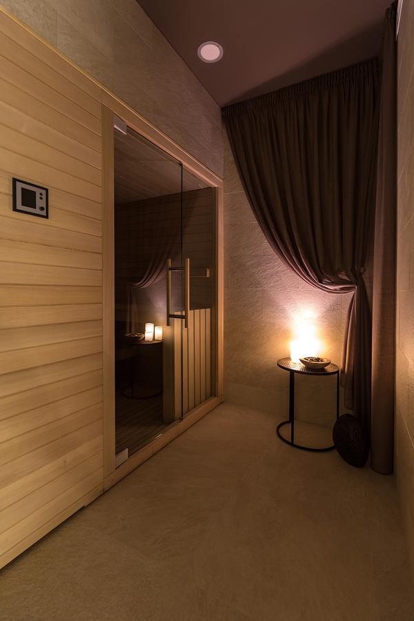 Merchants Crown Suites And Spa براغ المظهر الخارجي الصورة A modern Finnish sauna