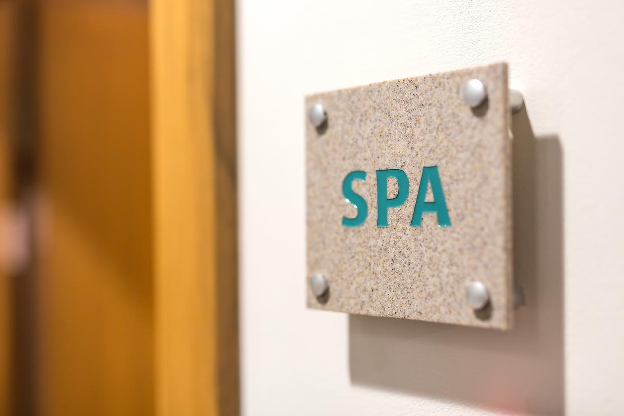 Merchants Crown Suites And Spa براغ المظهر الخارجي الصورة Spa sign