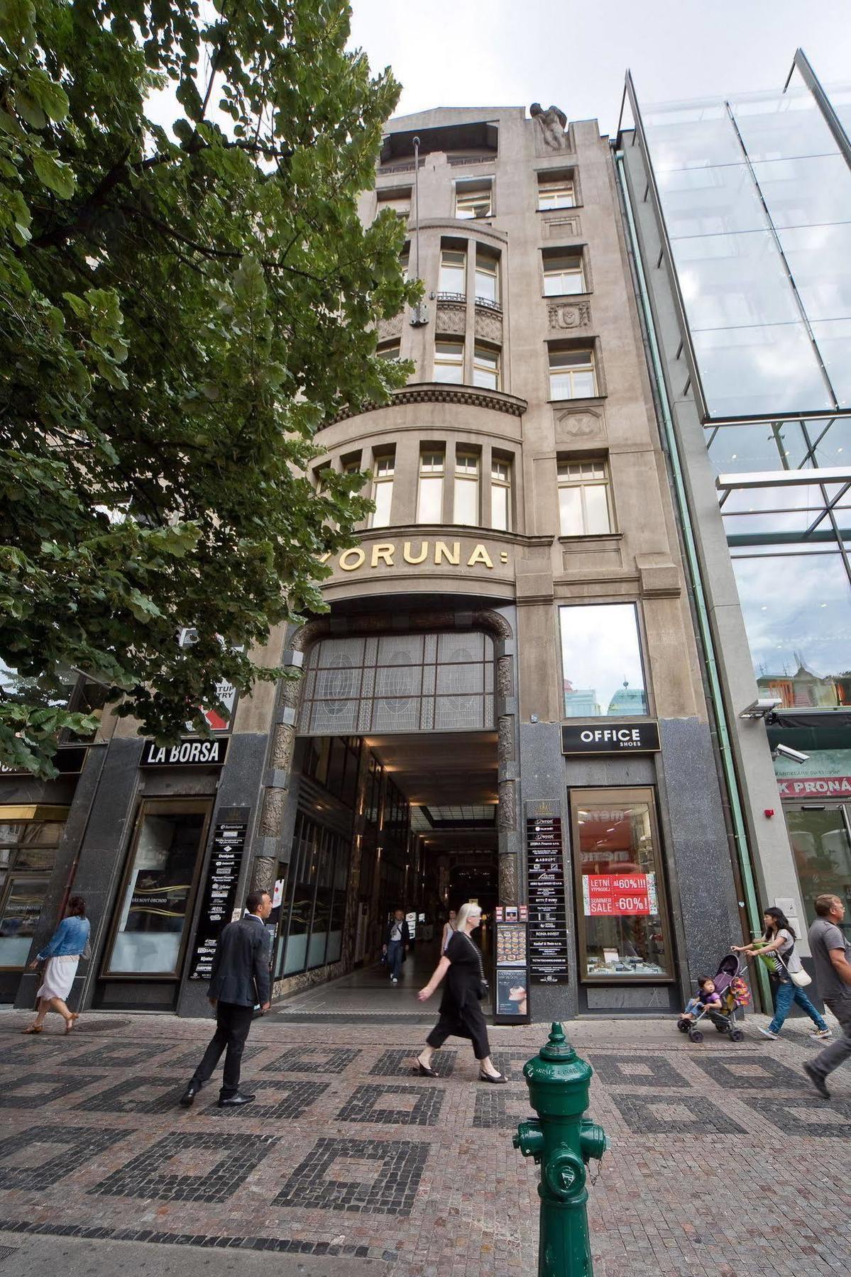 Merchants Crown Suites And Spa براغ المظهر الخارجي الصورة The Brussels Stock Exchange
