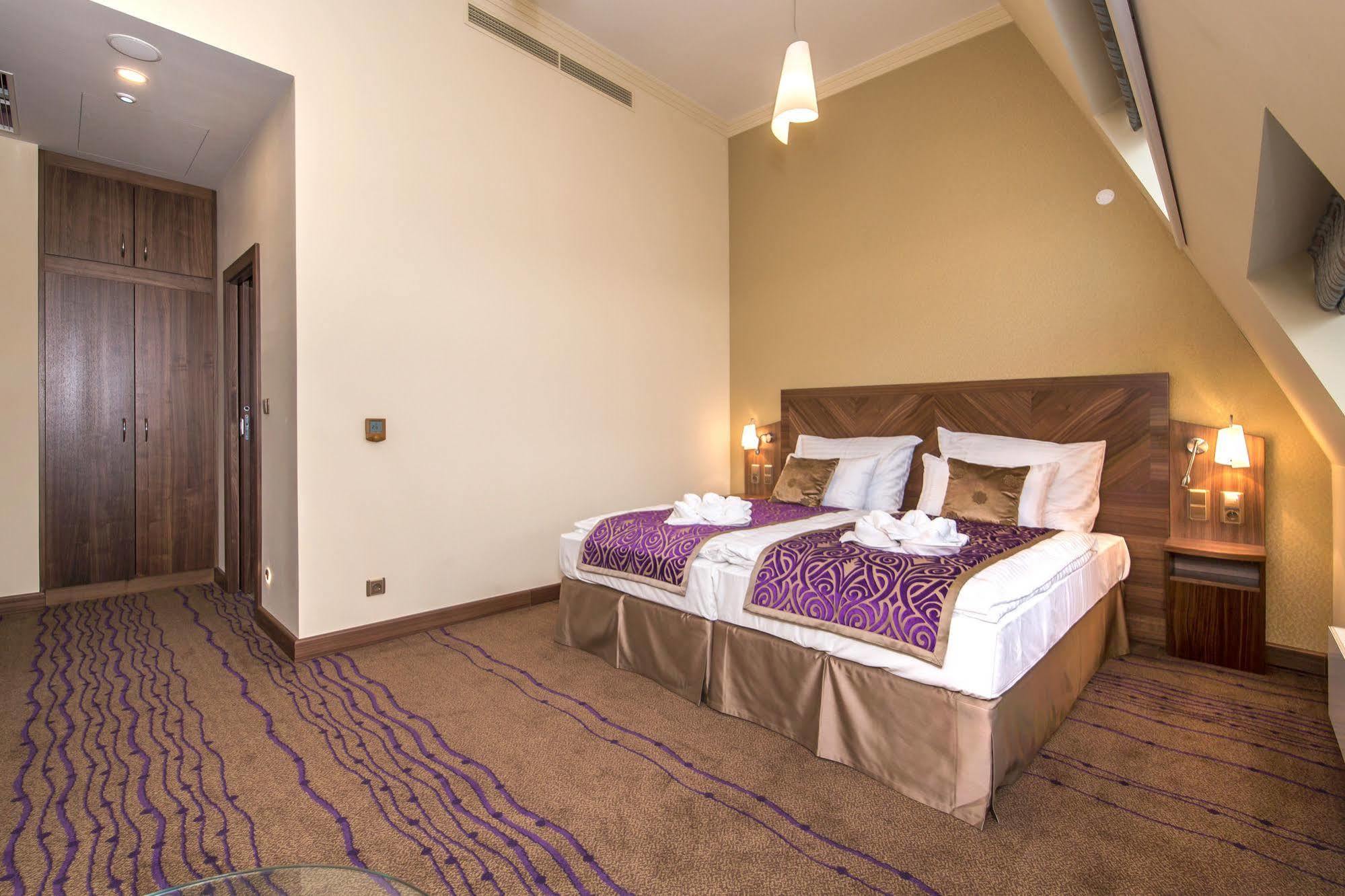 Merchants Crown Suites And Spa براغ المظهر الخارجي الصورة Suite