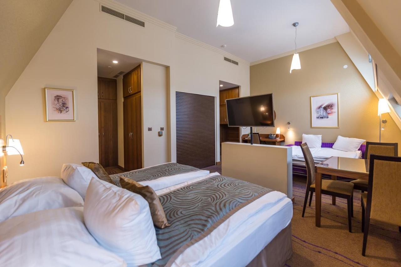 Merchants Crown Suites And Spa براغ المظهر الخارجي الصورة Suite